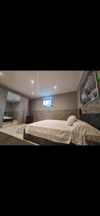 Crystal Home Специя Екстериор снимка